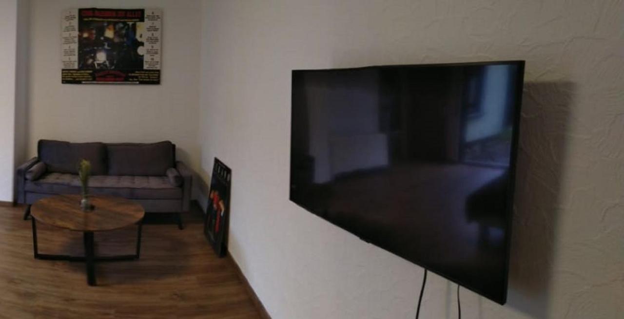 Kleine Ferienwohnung, Einzimmeraparment In Altenkirchen Almersbach Exteriör bild